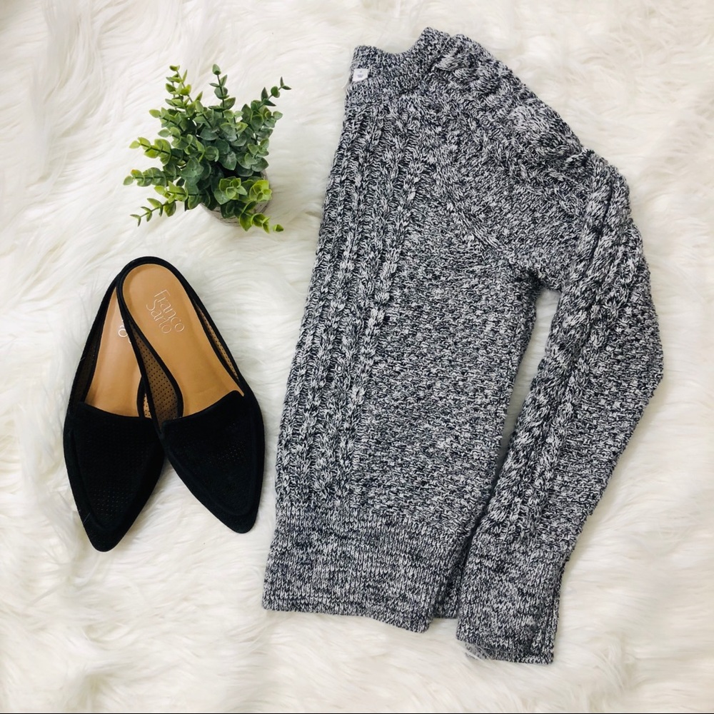 EUC GAP Cable Knit Pullover Crew Neck Sweater